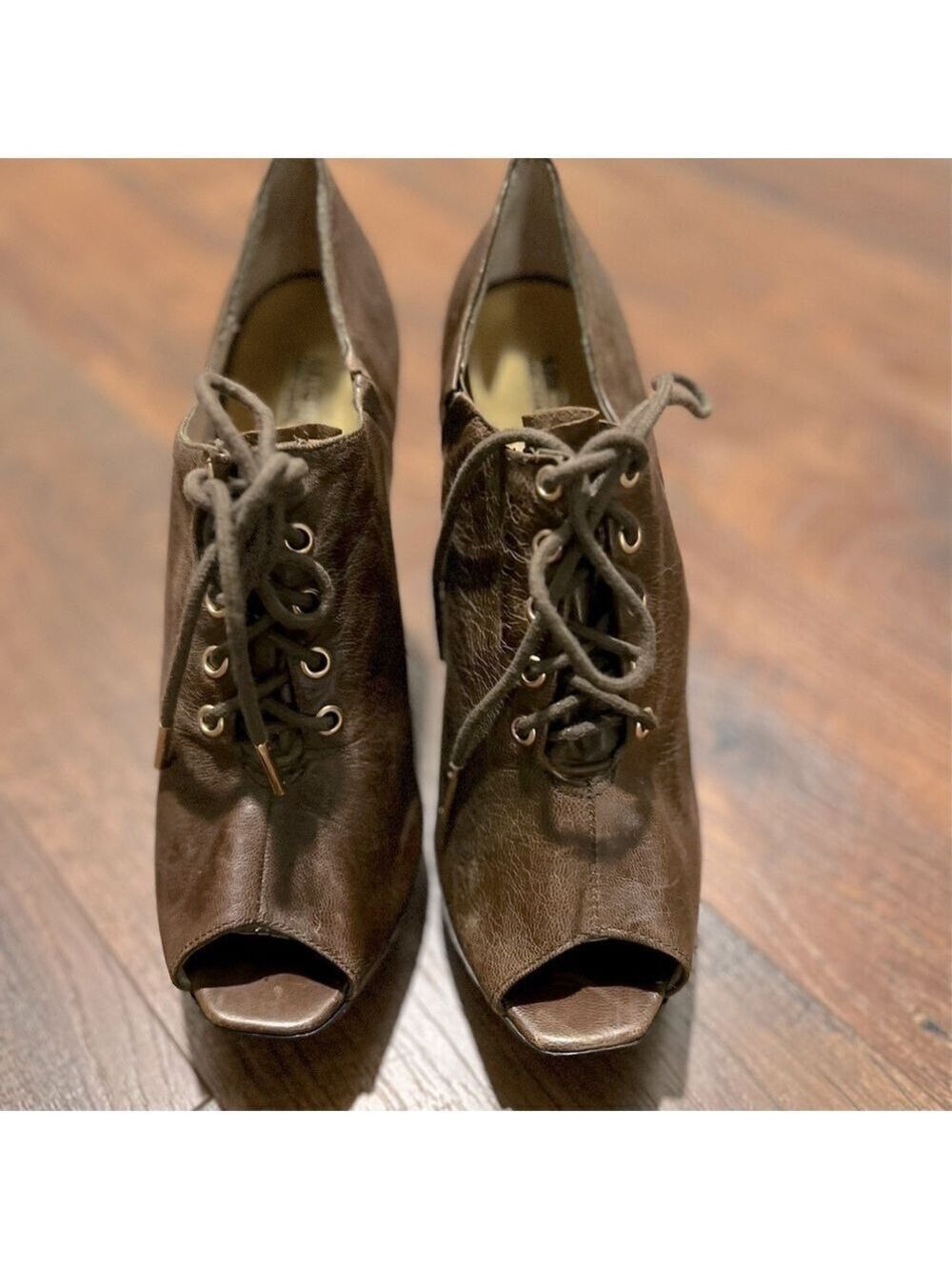 MICHAEL MICHAEL KORS brown leather peep toe platform heels. Size 10M